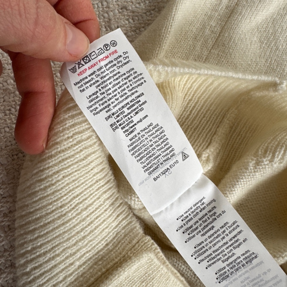 NWOT 100% Lambswool V-Neck Cardigan in Off-White - Size XS/S Button up - Picture 11 of 11